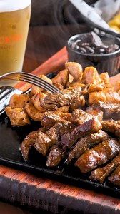 728 reactions · 4 comments | En Steel Container tenemos la tablita perfecta para que compartas con tus amigos y familia mientras disfrutas de un buen ambiente y el deporte que más te guste.  Te esperamos, ¡No te quedes sin tu mesa!  ✅ Hace tu reserva aquí ☎ 75392999 #steelcontainer #alitas #cerveza #hamburguesa #texmex #futbol #SportBar #Cocteles #hamburguesa | Steel Container Grill & Bar | Facebook