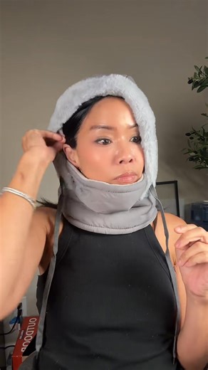 ❄️ Say Goodbye to the Winter Chill! This Plush-Lined Thermal Hat Face Mask Combo Keeps You Warm All Day Long—No More Chattering Teeth! Made with ultra-soft plush lining 🧶 and thickened thermal fabric, this hat and mask duo offers full protection for your head, ears, and face! Whether you're racing to work on frosty mornings 🚶♂️, taking the dog out in the icy wind 🐶, hitting the ski slopes ⛷️, or grabbing coffee downtown ☕—it shields you from the cold with ease. Even building snowmen with the 