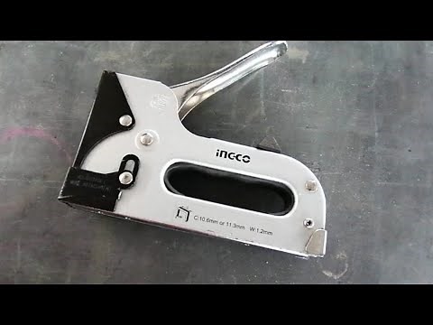 Cómo cambiar (recargar) las grapas de una grapadora