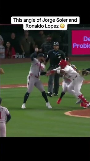This angle of Soler vs. Lopez fight 👀 (via MLB)