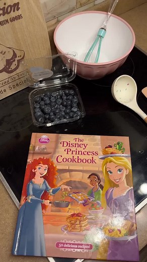 وصفة اليوم😋تتوقعون الوصفة الجاية بتكون لأي أميرة من أميرات ديزني ؟ Disney princess cookbook👩🏼‍🍳 #explore #fypシ゚viral #cooking #disney #cookbook #muffin #fyp #foryou
