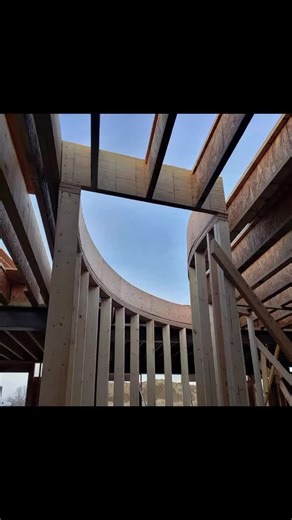 Skimmed process of building curved stair openings. The hard part is figuring size angle and placement of the curve, been covering the math and build in my stories, if your interested I saved them up in my story highlights. The framing is like anything else figuring and laying out plates cut em build wall and stack it. Curve walls get couple more studs then usual mostly for a smoother drywall bend, I pop half in then half later I'll explain why in a later post. If you got questions ask away and f