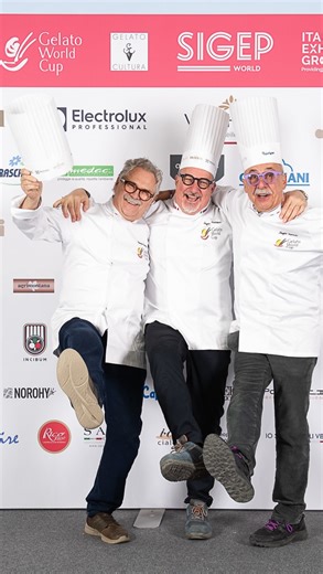 The first day of the Gelato World Cup 2026 has officially come to an end. 🎉 It was a day defined by focus, precision, and strong energy, as the first teams entered the arena and began shaping their journey in the competition. From the opening moments to the first challenges, creativity and technical skill set the pace, outlining a World Cup built on passion, discipline, and excellence. A powerful start that already hints at the level and intensity of the days to come. ⸻ La prima giornata della 