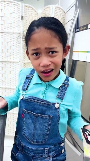 Loud Andrea vs Quiet Eva! Sisters Learn to Play Together