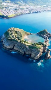 The Azores - a place that doesn’t need filters 😍 Black-sand beaches, lakes inside volcanoes, hot springs in the middle of the forest… and that wild Atlantic wind that makes you feel alive again. If you’re craving fresh energy, dramatic landscapes and that “wow, is this even real?” feeling — the Azores are calling 🌿 | XTravel Azores