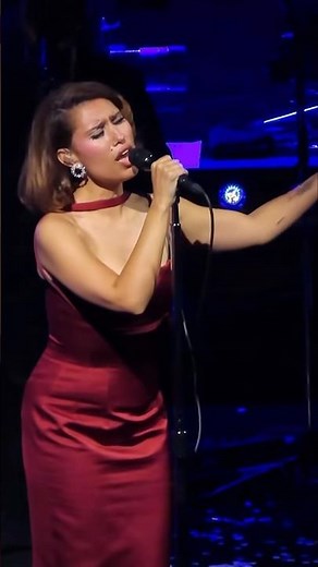 RAYE performing ‘Nightingale Lane.’ in Washington ✨🎻// #concert #thistourmaycontainnewmusic #raye