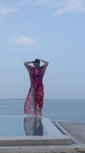 Twinkle Khanna on Instagram: "Do Yetis Dream of Sunshine? In freezing London, wearing layers of thermals, sweaters, woolly socks and a coat that my son claims makes me look like we have finally found evidence that yetis exist, I am trying to keep warm by dreaming of the sun. Disclaimer -The sex and the city music has nothing to do with yetis or the sun. I just couldn't find another track :)"