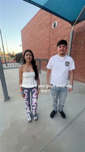 Graduation Day Plans: Matching Outfits with Besties