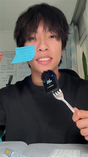 Maxime Lim | Méthodes d’études on Instagram: "Pendant les vacances j’organise des stages archi intensifs de mathématiques de 5 jours sur Paris. Donc si t’es un lycéen qui veut exploser sa moyenne en maths pour se préparer au bac et à Parcoursup, commente « Stage » et je t’envoie + d’infos en DM !"