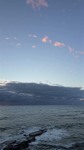 Distinct Morning at Point Arkwright, Australia | Short Sunrise 210 – Clouded Horizon | UHD, 4K