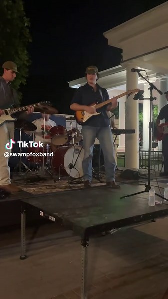 Here’s a short midweek jam to get yall through to Friday - - - #wofford #stratocaster #southcarolina #livemusic #liveband