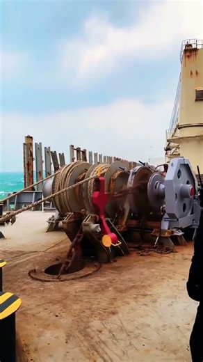 Releasing ship anchor chain