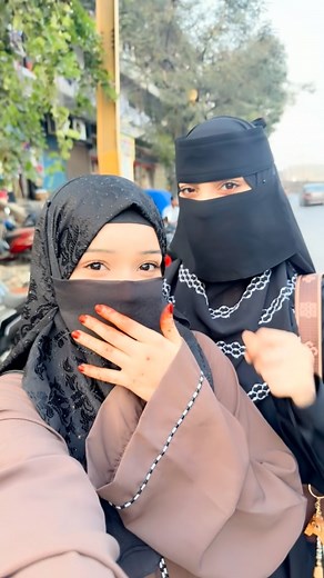 MEHNDI ARTIST_ MUMBRA on Instagram: "Makeup and Mehndi Order today for complete Vlog check my youtube channel with same username - Link in bio 🫶🏻 . . @samm_hennavibes #mehndi #vlogs #makeup #special #mumbai"