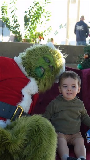 Get ready for Scottsdale Public Library’s Ultimate Family Play Date! Join us for a free, play-filled morning of art, science, literacy and building activities. Play is a fundamental part of early learning and this event celebrates it through hands-on fun for the whole family. ❄️ Take holiday photos with the Grinch ❄️ Explore over 40 interactive booths ❄️ Enjoy chalk art, face painting and balloon animals ❄️ Dance parties with Pete the Cat and Elephant and Piggie 🗓️ 9 a.m. - 1 p.m. Saturday, Dec