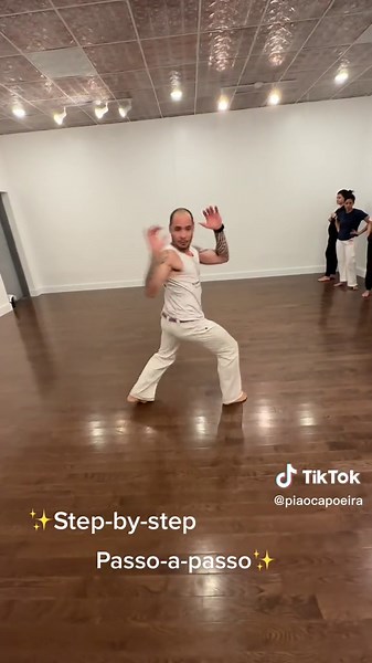 Simple step-by-step Passo-a-passo simples ##capoeira##passoapasso##stepbystep##capoeirapelomundo🌎##movimentos##combinacao##fypシ##capoeristas
