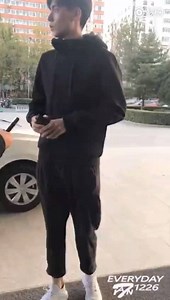 18K views · 2.8K reactions | [VIDEO] Livetream @Tencent Video Cr: Everyday1226胡一天个站 | Hồ Nhất Thiên 胡一天 Hu Yi Tian VNFC | Facebook