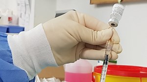 Campagna vaccinale, la Lombardia annuncia tutte le tappe. Le date per le prenotazioni