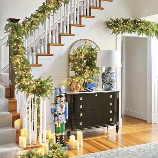 The Best Christmas Garlands to Create a Winter Wonderland at Your Home