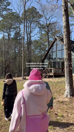 Escaped Austin for a cabin weekend getaway in Richards, TX 🏕️🍳🥓 this Airbnb was the best at Lost Forest Cabins! #cabinweekend #weekendgetaway #texascabins #austintexas #reconnectingwithnature