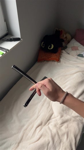 Mastering Nautilus Flips with Balisong Tricks