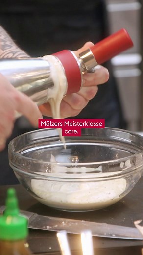 Mal wieder absolutes Gefühlschaos in "Mälzers Meisterklasse". 🍿 Wer ist dabei? Folge 3 seht ihr HEUTE um 20:15 Uhr bei VOX oder bereits vorab auf RTL : https://on.rtlplus.com/1/MaelzersMeisterklasse 🔥 #MälzersMeisterklasse #VOX #TimMälzer | VOX