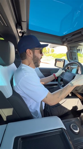 1.2M views · 10K reactions | La aceleración de la HUMMER EV es DEMOLEDORA! Y mas considerando el peso! | Salomondrin | Facebook