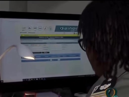 3.9K views · 47 reactions | Le Lietenat Colonel Arva Kane est une officier de la douane sénégalaise , qui s’est illustrée par sa gestion stricte des affaires de douane. Son surnom “Dame de Fer” est dû à son autorité, sa capacité à prendre des décisions difficiles, et à la manière dont elle impose le respect de la loi et des procédures, tout en étant une femme dans un environnement majoritairement masculin. Abou Hannifa Dem ✅ | Seydou Sylla | Facebook