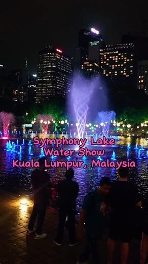Beautiful light & water show on Symphony Lake right next to Patronas Twin Towers in Kuala Lumpur, Malaysia. The music was playing there during the light show #lightshow #patronastowers #klcc #kualalumpur #symphonylake #watershow #malaysia | Miraenda