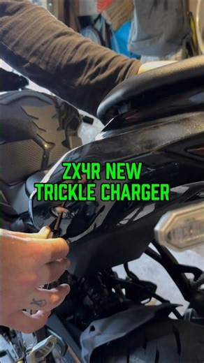 Ctek trickle charger set up for zx4r #ctekchargers #zx4r #zx4rr #kawasaki #fullgas