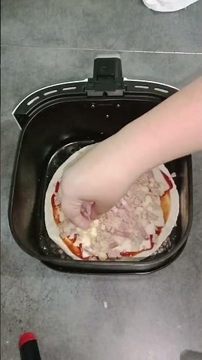Pizza casera en AIRFRYER solo 5 MINUTOS 🤤🫠😋#recetasrapidas #pizza #airfyer #airfryerpizza #recetas
