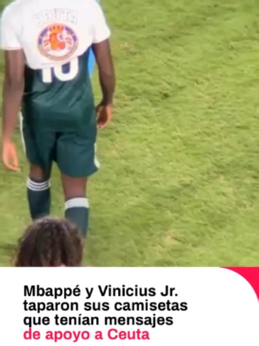 🔴 La polémica después de que Mbappé y Vinicius Jr. ocultaron el lema de apoyo a Ceuta 🔻 📌 Las estrellas de Francia y Brasil, sumados a Ibrahima Konaté quedaron en el centro del debate en España. Los tres deportistas del Real Madrid escondieron parte de una camiseta solidaria. 👉 Enrollaron la prenda hasta el pecho y ocultaron la frase