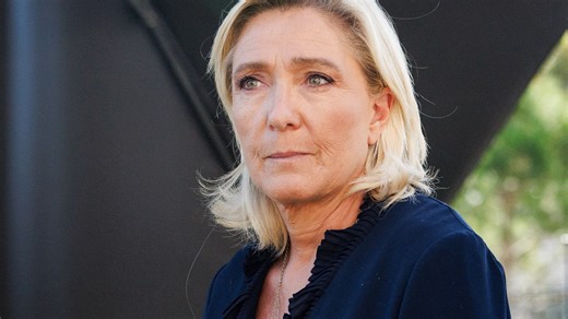 Marine Le Pen affirme que le RN se situerait "entre le centre droit et le centre gauche" aux États-Unis