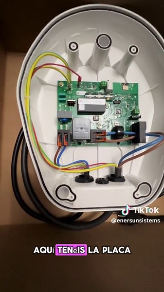 Montaje EasyWallbox para Cargador de Vehículo Eléctrico