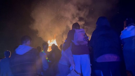 Bonfires on the Levee light the way for Papa Noel