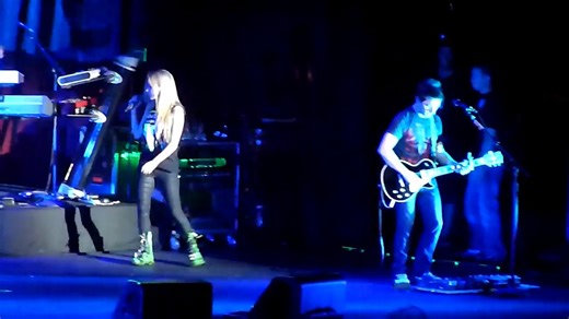 Avril Lavigne - Everybody Hurts (Belo Horizonte 2011)