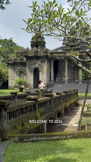 Tracy Trinita on Instagram: "Welcome to 2026! I hope you are going to have the most amazing year ahead. Some people love to make schedules, plan carefully, and organise their daily lives in detail. Others prefer to go with the flow and enjoy the surprises each day brings. Many of us are somewhere in between. As for me, I am trying to be more organised this year and have also created a vision board. I am learning to forgive my failures and shortcomings, and to do better as I move forward. Wishing