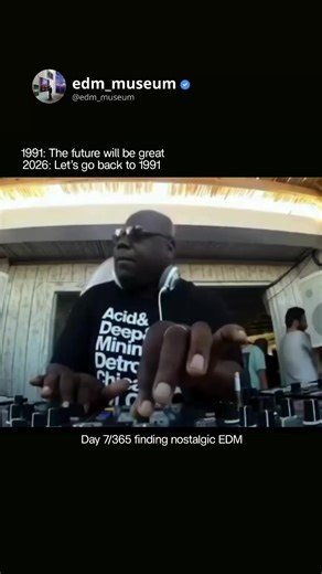 34 years later, Gypsy Woman (She's Homeless) still grooves with the same timeless house energy. Released in 1991 by Crystal Waters, the track became an instant classic thanks to its unmistakable keyboard riff and the unforgettable la da dee, la da da vocal hook. Blending deep house rhythms with a socially conscious story, the song stood out in clubs around the world and quickly became one of the most iconic house tracks of the early 90s. This clip shows Carl Cox dropping the timeless anthem duri