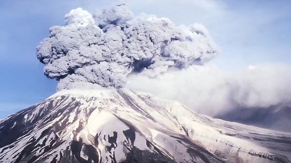 America’s most dangerous volcano triggers 72-hour rumble – evacuation plans reviewed