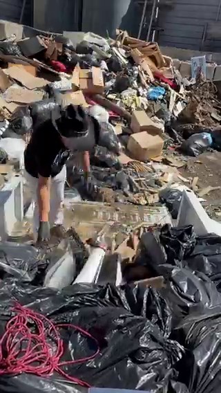Another cleanup DONE 💪🧹1,890 pounds of trash removed from our streets 🌎$110 out of pocket to dump it — because this city deserves betterAre you picking up trash… or just complaining? 👀Be part of the change:👉 Request a cleanup (link in bio)👉 Join the giving circle to support the mission👉 Subscribe to my YouTube for full videosLet’s clean L.A. together — one block at a time 🚮🔥#CleanLAwithMe #LosAngelesCleanup #CommunityFirst #StopLittering #MakeADifferen
