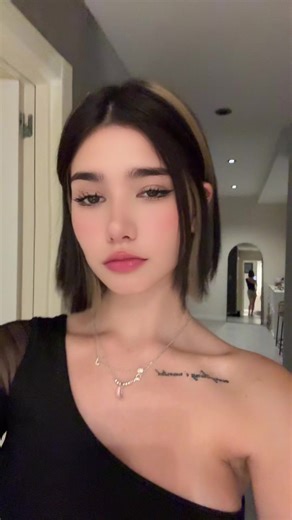 Discover Erome Zowi's Artistic Journey