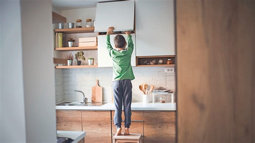 Is it legal to leave a child home alone in Illinois? Here's what to know