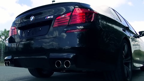 BMW M5 Acceleration + Action Autobahn Onboard Kickdown F10 V8 Tire smoke 2