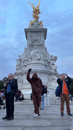 170K views · 9K reactions | you look me, I look you蠟 | Neeja | Facebook