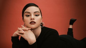 Selena Gomez spricht in einer Doku über die Schattenseiten ihrer Megakarriere. Denn hinter den Kulissen hatte sie sehr mit sich zu kämpfen | Promiflash