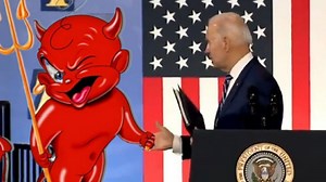 Estallaron los memes por el saludo de Joe Biden