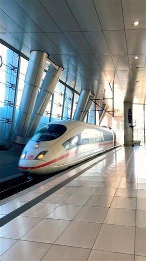 DB ICE 3 train arrives at Frankfurt airport station 🇩🇪