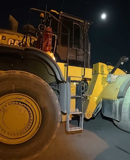 Morning Routine of a 982M Loader Operator