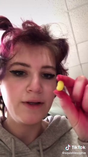 Hop Bunny Surprise: Pooping Jelly Beans Video