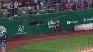 Dándolo todo Liddi para ir por la bola y sacar el out.💪🇮🇹 #SiempreGlorioso 🦅⚾️ | El Águila de Veracruz