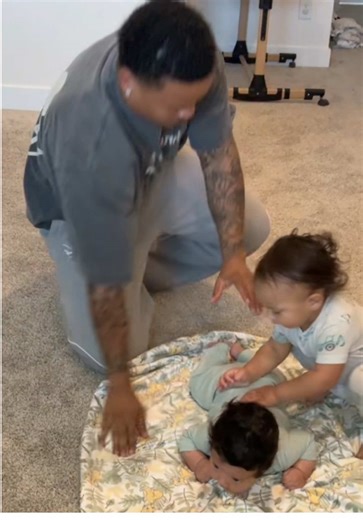 I think I was jumping too hard so he went to protect him 🤣 #zaza #babies #mirmir